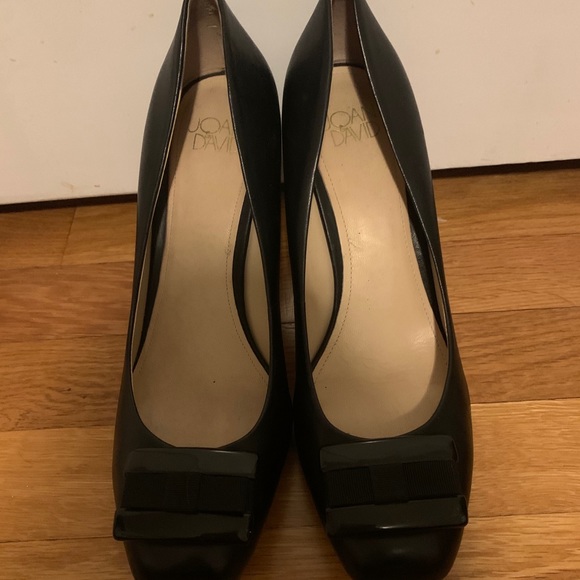 real leather Joan David black heals - Picture 2 of 8